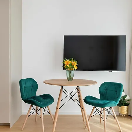 Bright & Modern With Balcony Close To The Center By Renters Apartamento