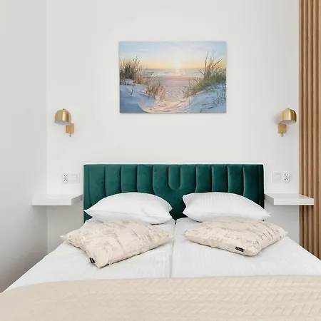 Bright & Modern With Balcony Close To The Center By Renters