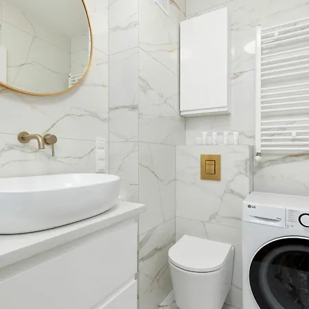 Bright & Modern With Balcony Close To The Center By Renters Lägenhet *
