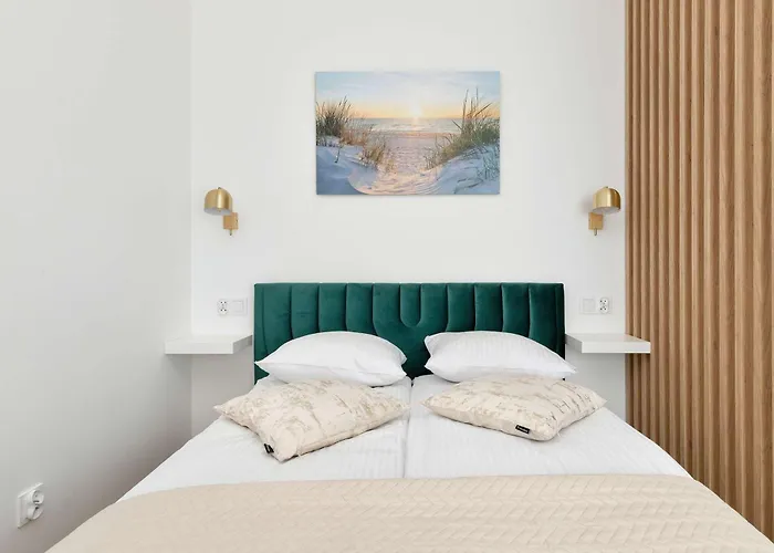Bright & Modern With Balcony Close To The Center By Renters