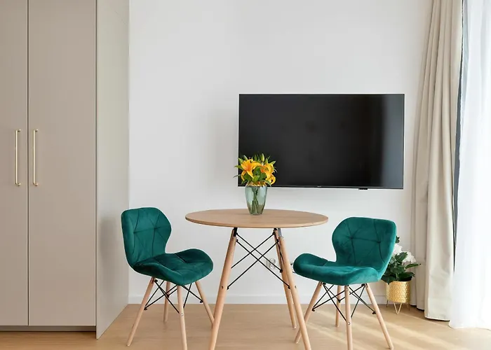 Bright & Modern With Balcony Close To The Center By Renters דירה