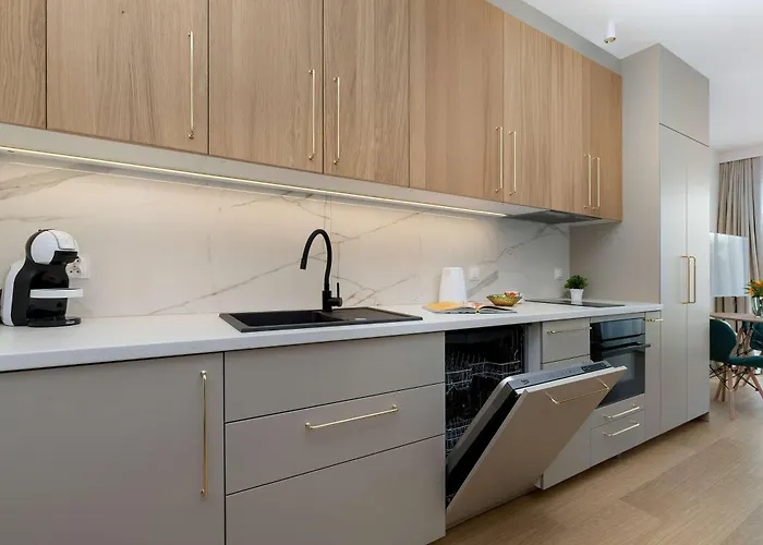 Bright & Modern With Balcony Close To The Center By Renters גדנסק