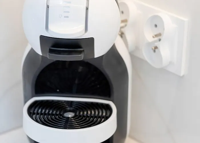 Bright & Modern With Balcony Close To The Center By Renters *